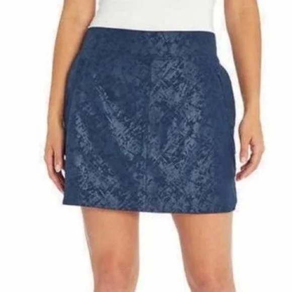 NWT, ORVIS Active Travel Skort
Skirt Shattered Glass
Embossed Print Navy,Size M - Picture 1 of 14